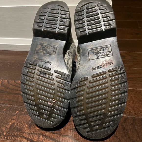 COPY - Dr Martens Beckett Skull and Rose Print Fine Canvas 8eye Boots - size 7 - Picture 7 of 13